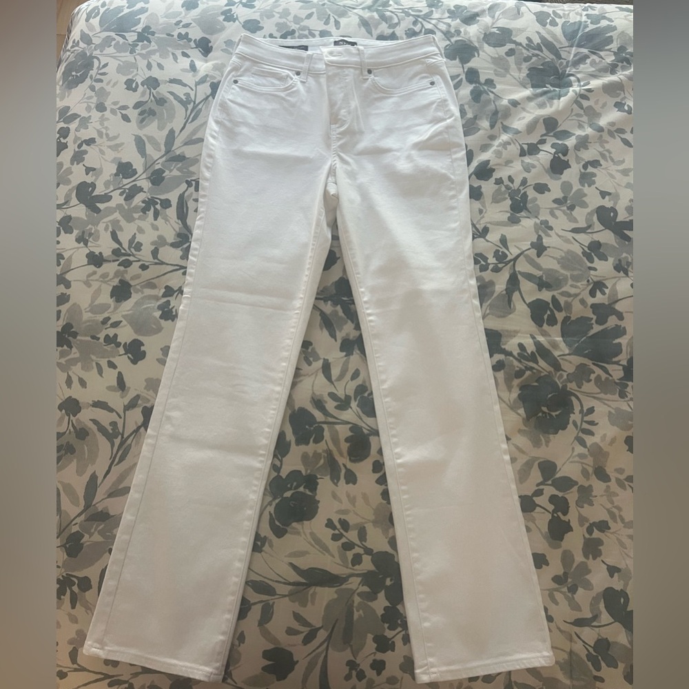 NWOT NYDJ MARILYN White Bootcut Jeans Size 10 Inseam 31